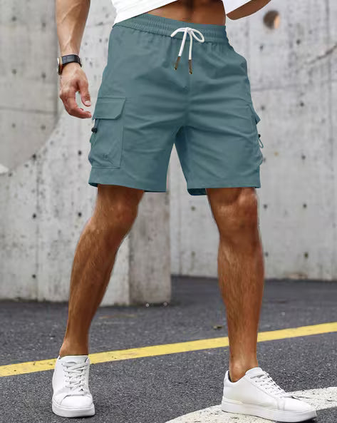 Men Regular Fit Shorts with Drawstrings