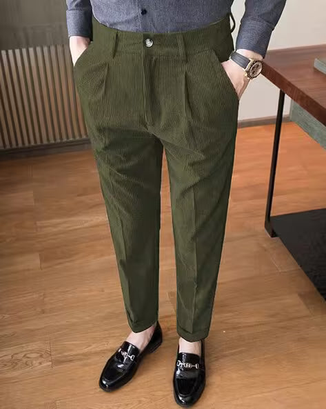 Men Relaxed Fit Pleated Trousers