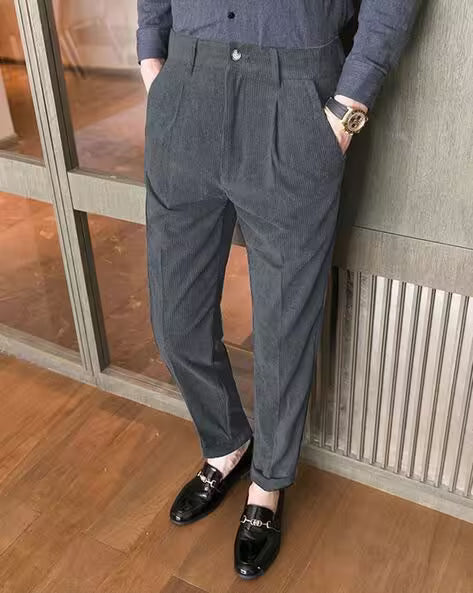 Men Relaxed Fit Pleated Trousers
