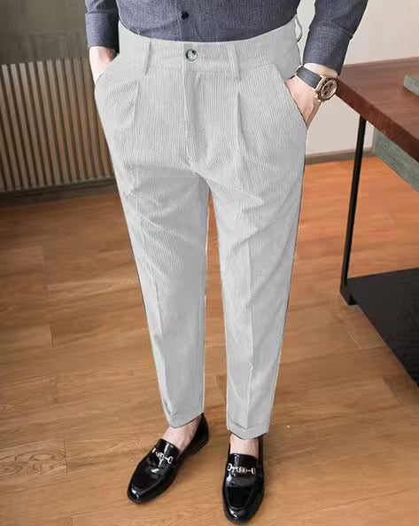 Men Relaxed Fit Pleated Trousers