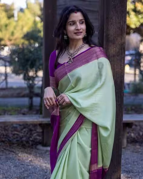 Women Banarasi Silk Saree with Contrast Border