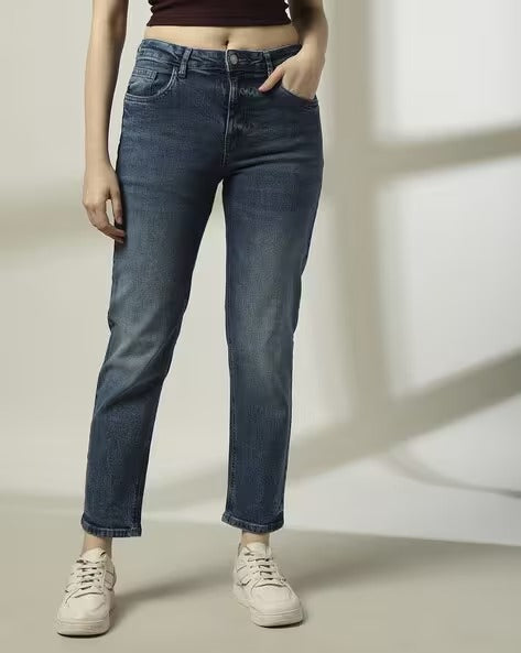 Women Lightly Washed Straight Jeans