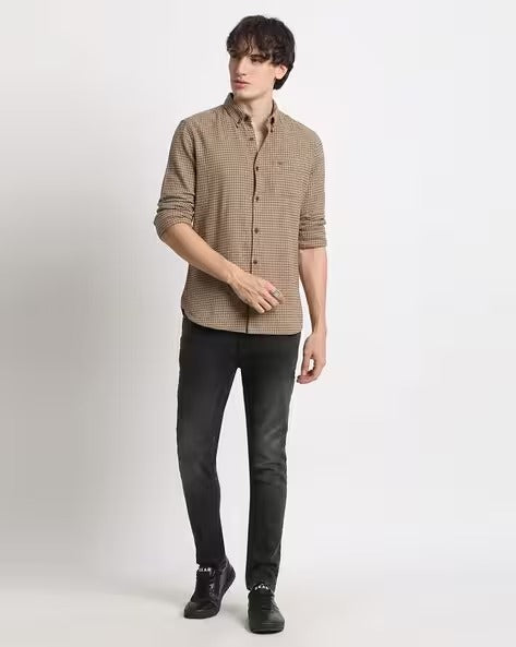 Men Checked Slim Fit Shirt with Patch Pocket