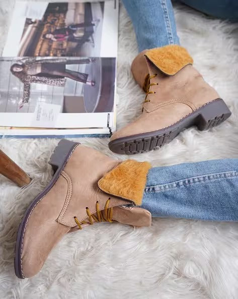 Women Boots with Synthetic upper