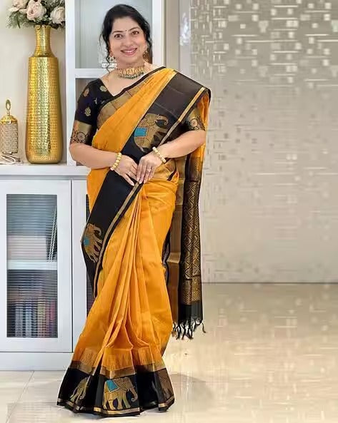 Women Printed Saree with Contrast Border